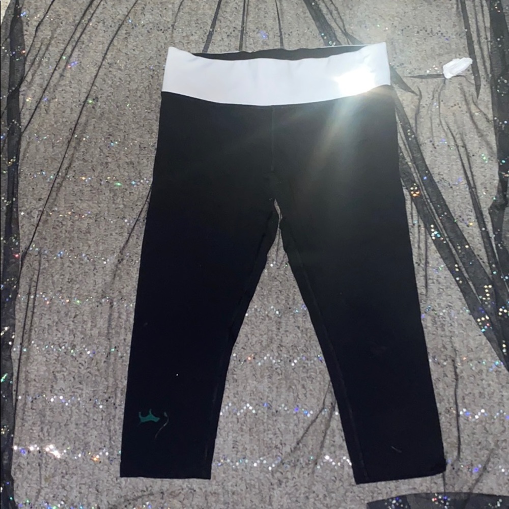 Reversible cropped yoga pants